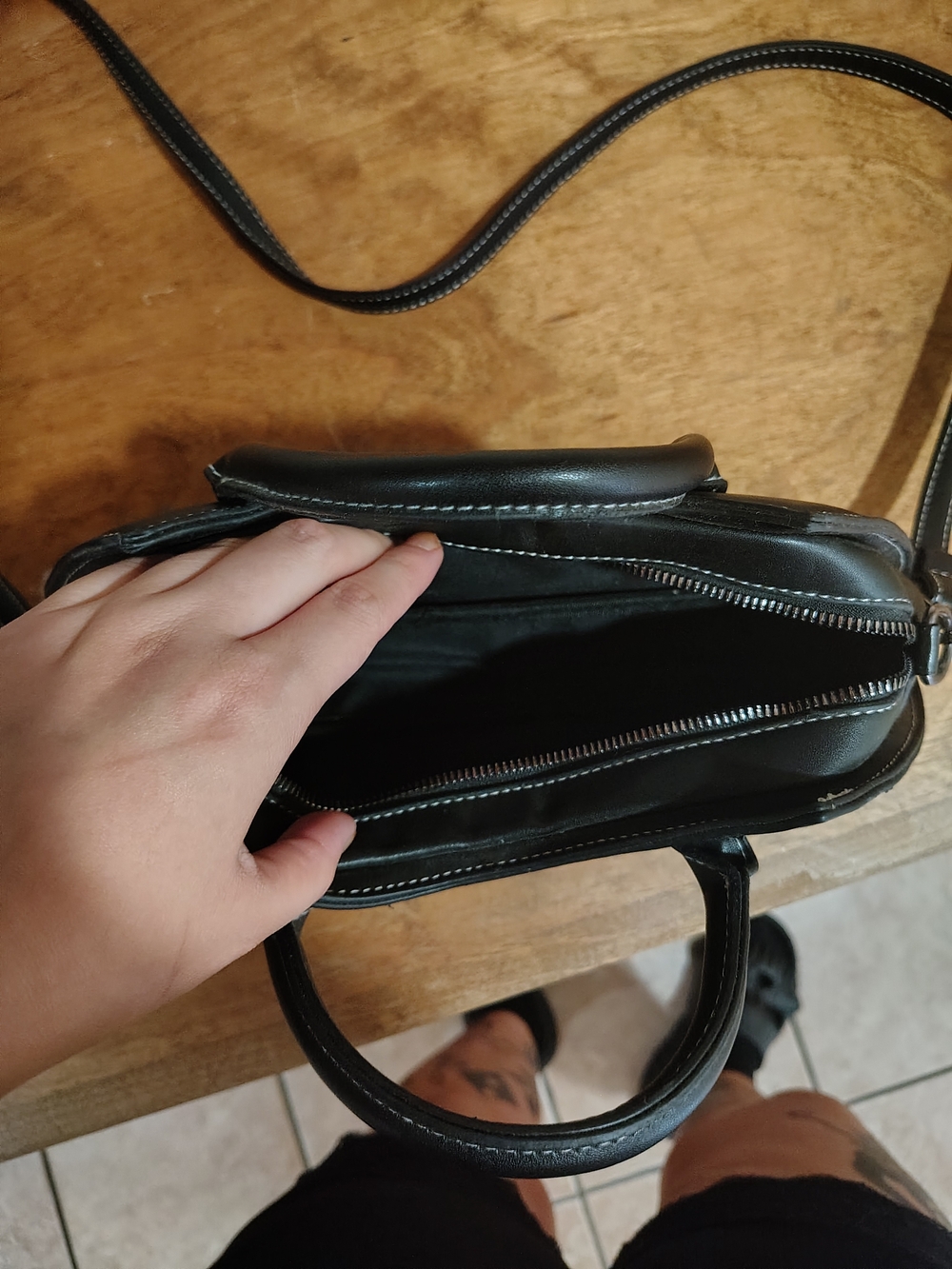 Black Bat-Web Top Handle Crossbody Bag - Picture 3 of 7